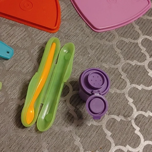 Tupperware lot - Picture 3 of 6